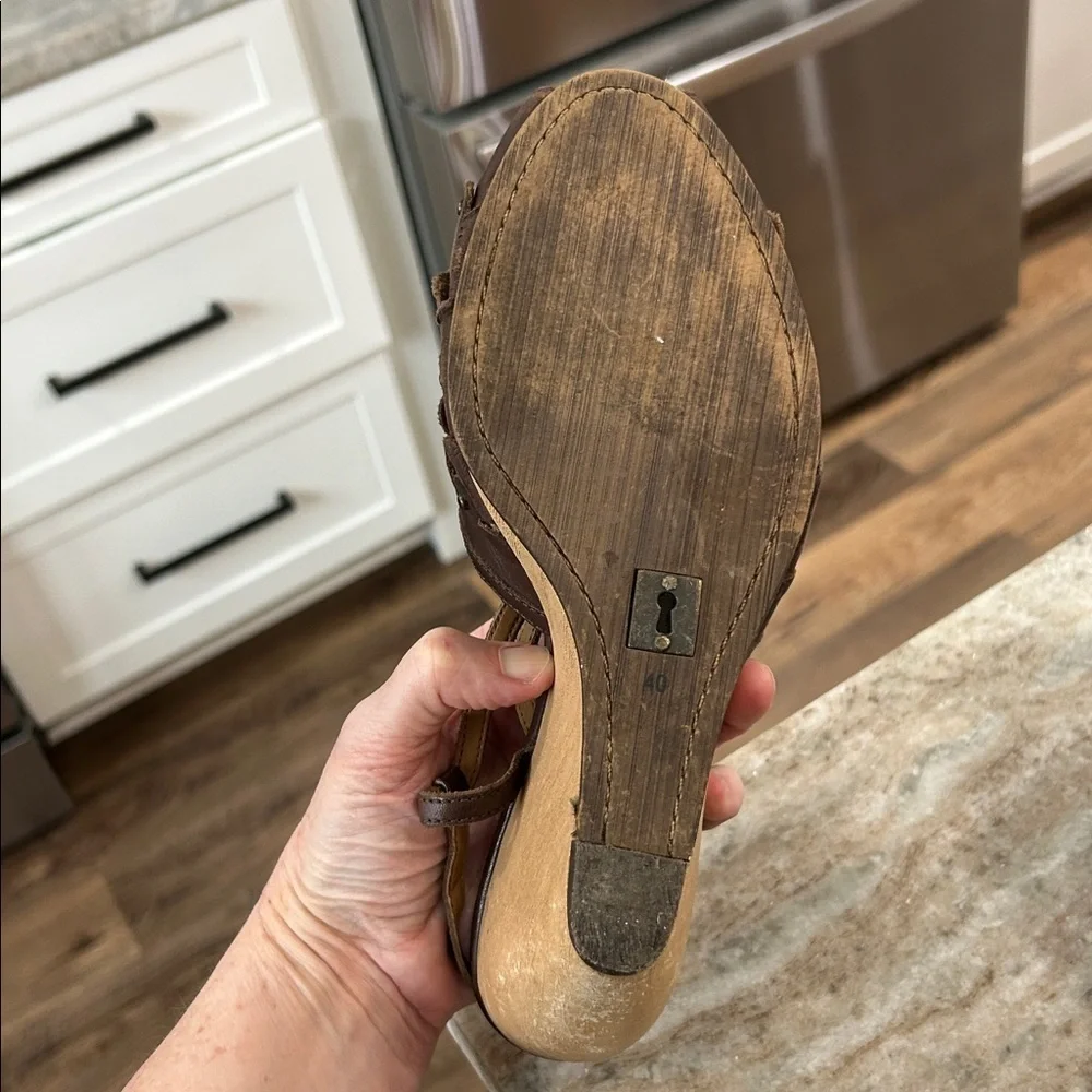 Schuler & Sons Philadelphia peep toe wedge shoes size 40 buckle strap brown